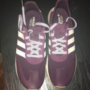 Brand new. Never worn. Size 10 Womens adidas.